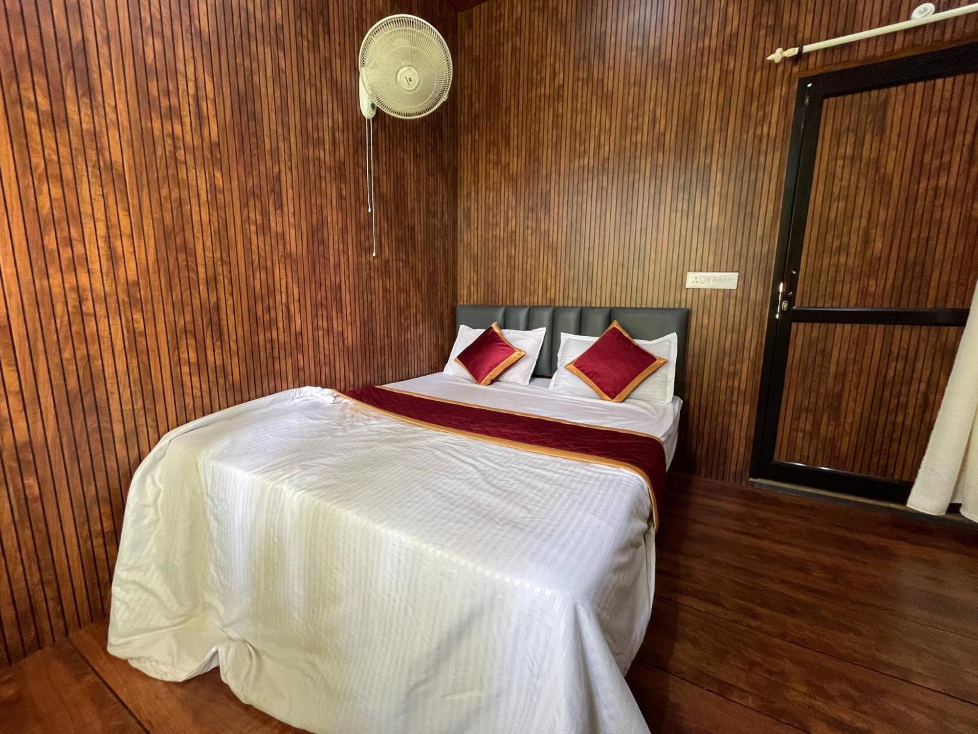 Wetlands Wayanad Pool Resort With Natural Waterfalls Padinjarathara Exterior photo